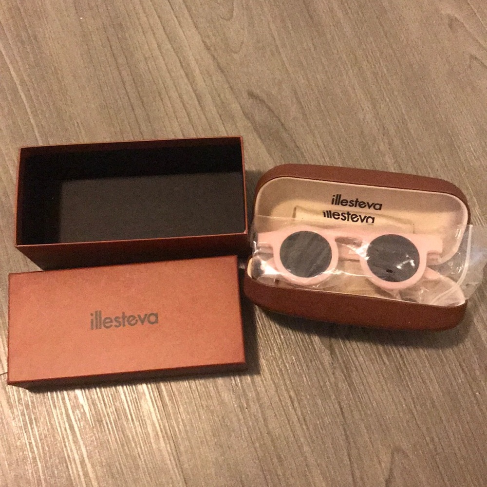 Illesteva Marlene pale pink sunglasses